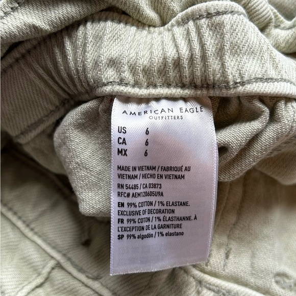 American Eagle stretch-fit cargo shorts in a sage green color - Picture 7 of 7